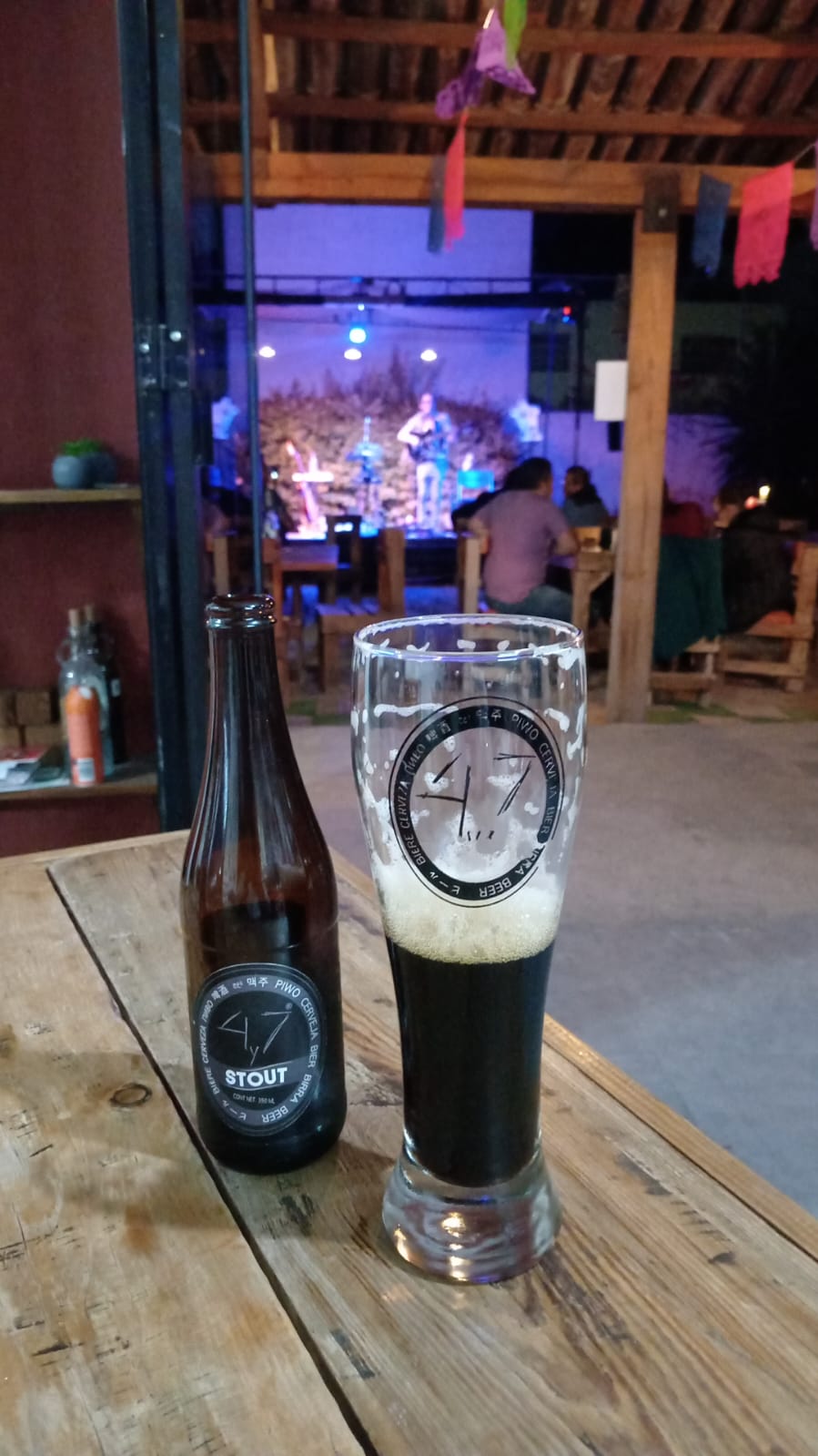 Cerveza 4y7 en evento
